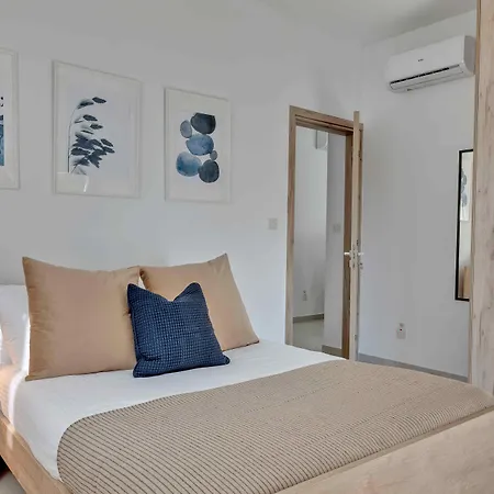 Phaedrus Living: Eolus Residences Aphrodite Apartment